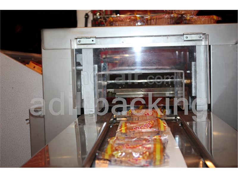 Cakes and cookies and chocolate packaging machine