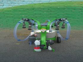 Coupled cow milking machine