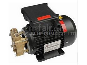 Photovoltaic solar energy water heater booster pump