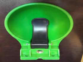 Automatic plastic drinking bowl